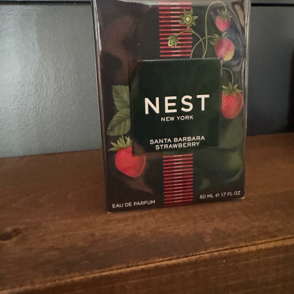 NEST Fragrances Santa Barbara Strawberry Perfume - Black and Red